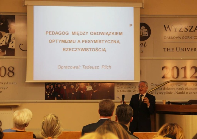 Zdjęcie nr 4 z galerii Wykład profesora Tadeusza Pilcha  - "Pedagog między obowiązkiem optymizmu a pesymistyczną rzeczywistością”