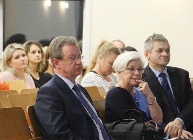Zdjęcie nr 5 z galerii Wykład profesora Tadeusza Pilcha  - "Pedagog między obowiązkiem optymizmu a pesymistyczną rzeczywistością”