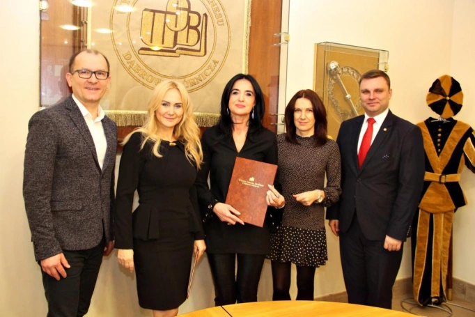 Zdjęcie nr 2 z galerii Firma BetaMed partnerem Wyższej Szkoły Biznesu w Dąbrowie Górniczej