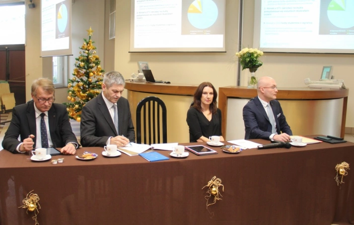 Zdjęcie nr 7 z galerii Uroczyste posiedzenie Senatu oraz Spotkanie Świąteczno-Noworoczne
