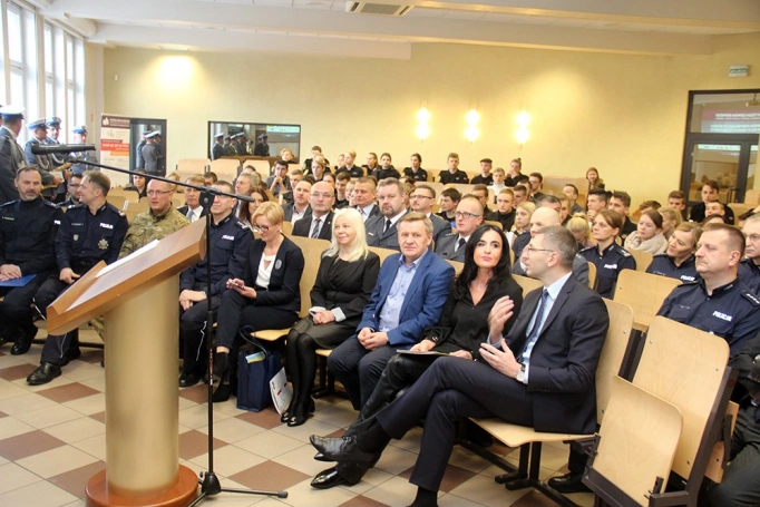 Zdjęcie nr 3 z galerii Jubileusz 6-lecia Centrum Bezpieczeństwa i Edukacji Służb Mundurowych WSB