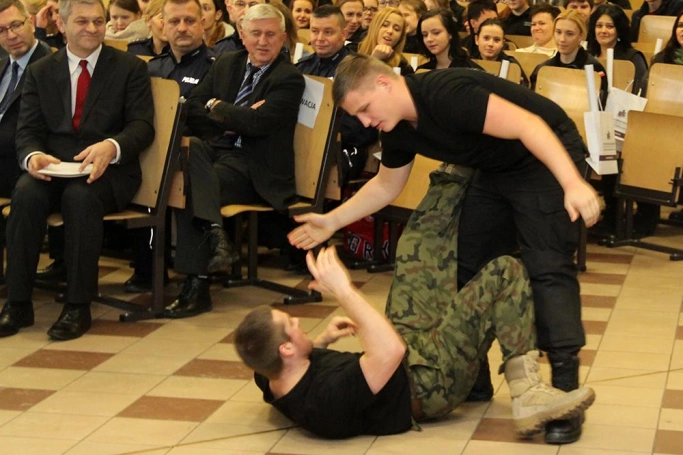 Zdjęcie nr 6 z galerii Jubileusz 6-lecia Centrum Bezpieczeństwa i Edukacji Służb Mundurowych WSB