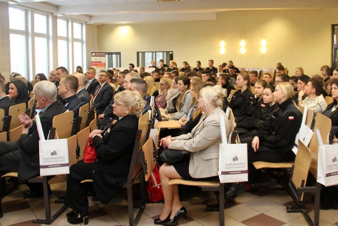 Zdjęcie nr 8 z galerii Jubileusz 6-lecia Centrum Bezpieczeństwa i Edukacji Służb Mundurowych WSB