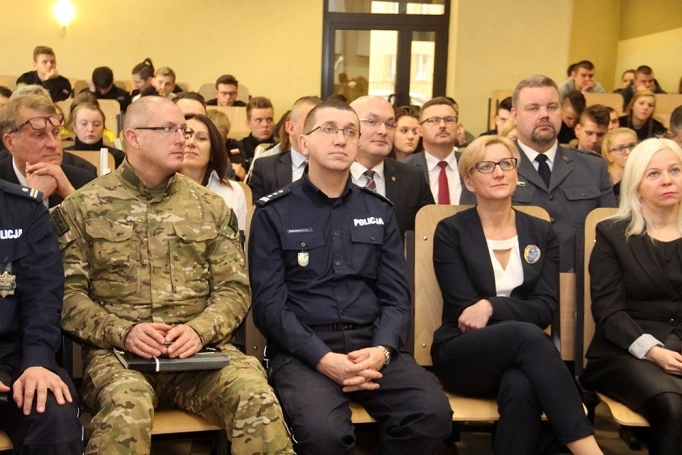 Zdjęcie nr 16 z galerii Jubileusz 6-lecia Centrum Bezpieczeństwa i Edukacji Służb Mundurowych WSB