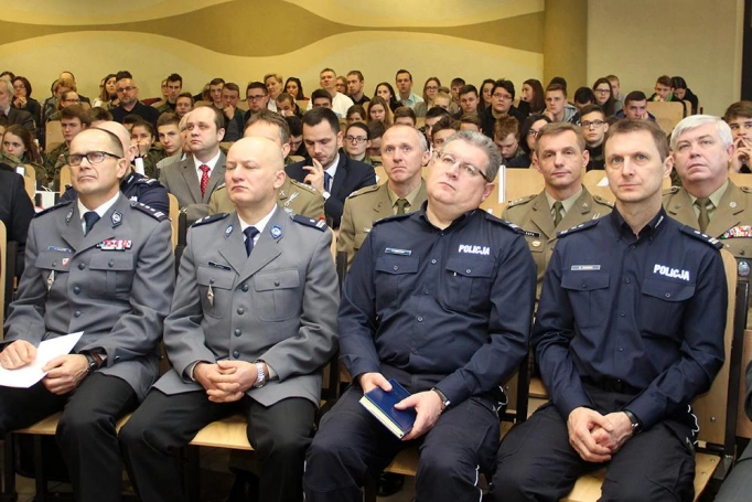 Zdjęcie nr 12 z galerii Jubileusz 6-lecia Centrum Bezpieczeństwa i Edukacji Służb Mundurowych WSB