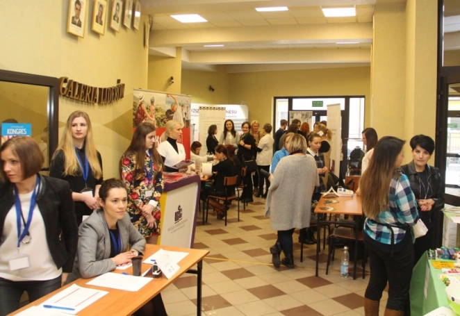 Zdjęcie nr 1 z galerii Wyższa Szkoła Biznesu w Dąbrowie Górniczej idealnym miejscem dla Mam!