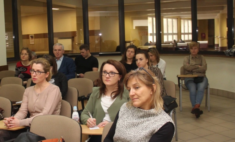 Zdjęcie nr 12 z galerii Dzień Bezpłatnych Szkoleń w Wyższej Szkole Biznesu w Dąbrowie Górniczej 