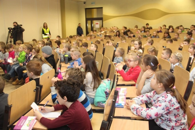 Zdjęcie nr 1 z galerii Inauguracja Galaktyki Talentów, nowego projektu Uniwersytetów Dziecięcych WSB
