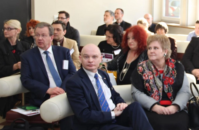 Zdjęcie nr 5 z galerii W trosce o współczesną rodzinę...- konteksty pedagogiczne i prawne - pierwszy dzień Konferencji