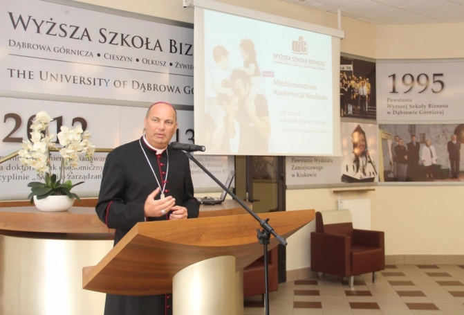 Zdjęcie nr 3 z galerii W trosce o współczesną rodzinę...- konteksty pedagogiczne i prawne - pierwszy dzień Konferencji