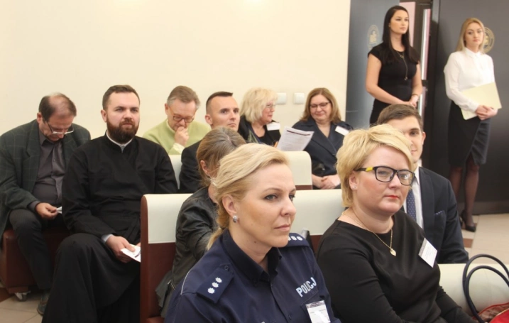 Zdjęcie nr 15 z galerii W trosce o współczesną rodzinę...- konteksty pedagogiczne i prawne - pierwszy dzień Konferencji