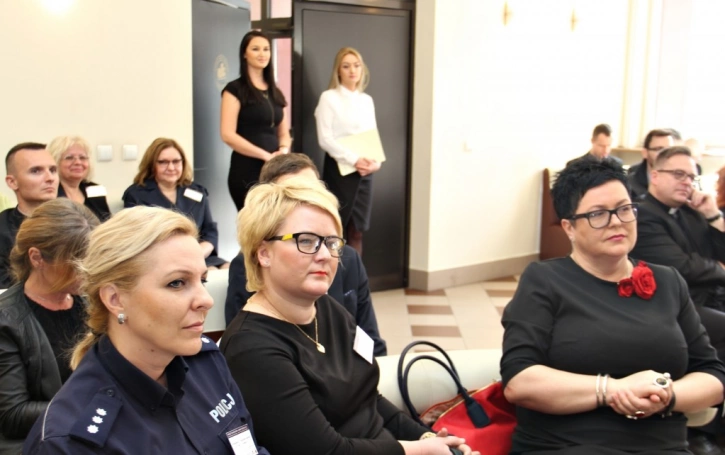 Zdjęcie nr 16 z galerii W trosce o współczesną rodzinę...- konteksty pedagogiczne i prawne - pierwszy dzień Konferencji