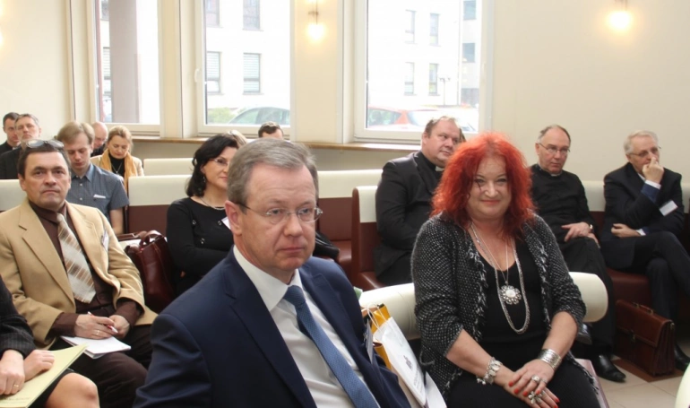 Zdjęcie nr 22 z galerii W trosce o współczesną rodzinę...- konteksty pedagogiczne i prawne - pierwszy dzień Konferencji