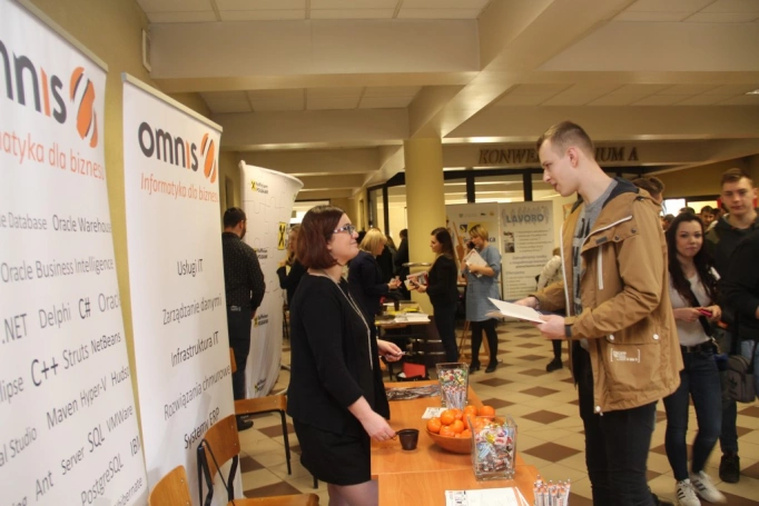 Zdjęcie nr 16 z galerii Rekordowe Targi Pracy i Praktyk Studenckich w Wyższej Szkole Biznesu w Dąbrowie Górniczej