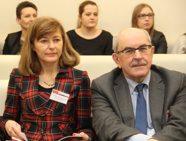 Zdjęcie nr 15 z galerii Konferencja "Sukcesy i wyzwania w naukach o zarządzaniu. Od tradycji do współczesności. Współczesne kontynuacje dorobku Karola Adamieckiego"