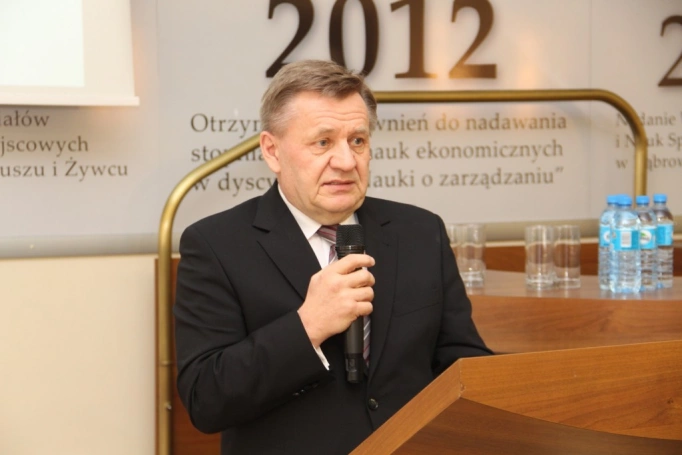 Zdjęcie nr 19 z galerii Konferencja "Sukcesy i wyzwania w naukach o zarządzaniu. Od tradycji do współczesności. Współczesne kontynuacje dorobku Karola Adamieckiego"