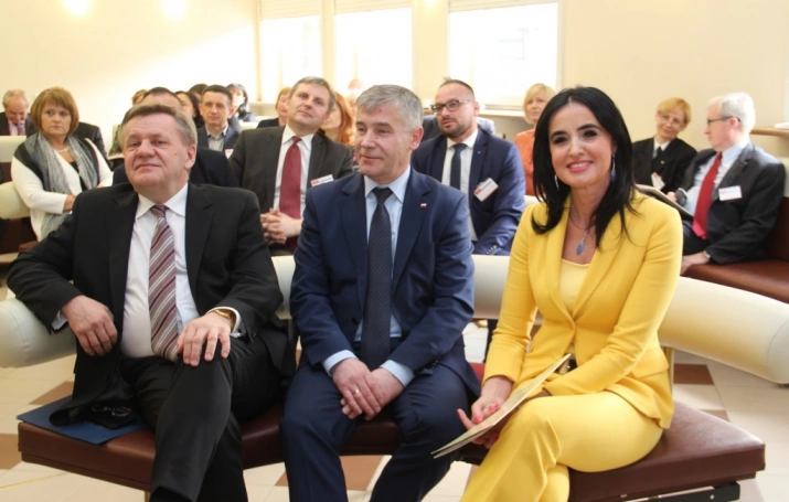 Zdjęcie nr 25 z galerii Konferencja "Sukcesy i wyzwania w naukach o zarządzaniu. Od tradycji do współczesności. Współczesne kontynuacje dorobku Karola Adamieckiego"