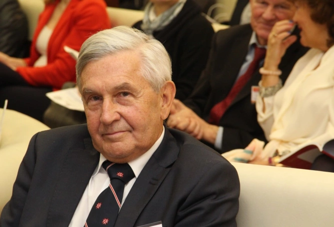 Zdjęcie nr 33 z galerii Konferencja "Sukcesy i wyzwania w naukach o zarządzaniu. Od tradycji do współczesności. Współczesne kontynuacje dorobku Karola Adamieckiego"