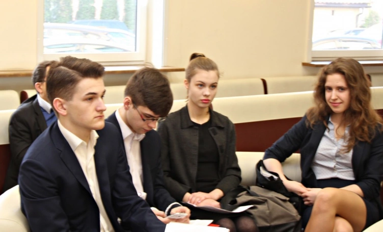 Zdjęcie nr 5 z galerii Złoty Argument w rękach uczniów z Zawiercia - finał II Otwartego Turnieju Debat Oxfordzkich