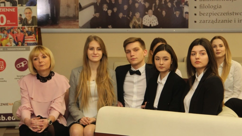 Zdjęcie nr 6 z galerii Złoty Argument w rękach uczniów z Zawiercia - finał II Otwartego Turnieju Debat Oxfordzkich