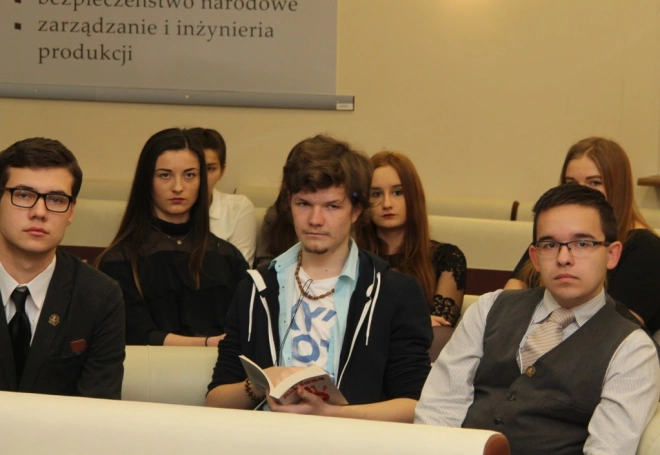 Zdjęcie nr 7 z galerii Złoty Argument w rękach uczniów z Zawiercia - finał II Otwartego Turnieju Debat Oxfordzkich