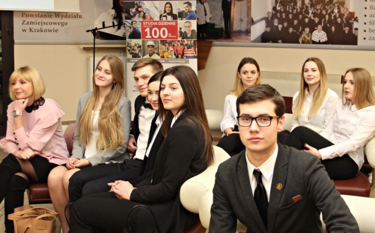 Zdjęcie nr 9 z galerii Złoty Argument w rękach uczniów z Zawiercia - finał II Otwartego Turnieju Debat Oxfordzkich