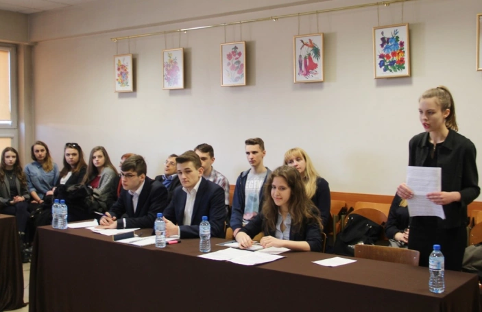 Zdjęcie nr 13 z galerii Złoty Argument w rękach uczniów z Zawiercia - finał II Otwartego Turnieju Debat Oxfordzkich