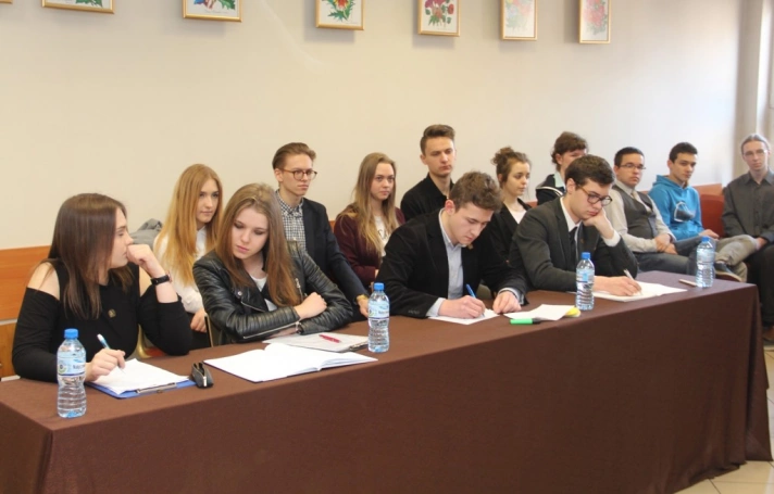 Zdjęcie nr 16 z galerii Złoty Argument w rękach uczniów z Zawiercia - finał II Otwartego Turnieju Debat Oxfordzkich