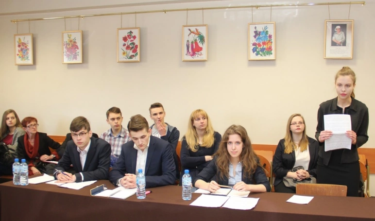 Zdjęcie nr 17 z galerii Złoty Argument w rękach uczniów z Zawiercia - finał II Otwartego Turnieju Debat Oxfordzkich