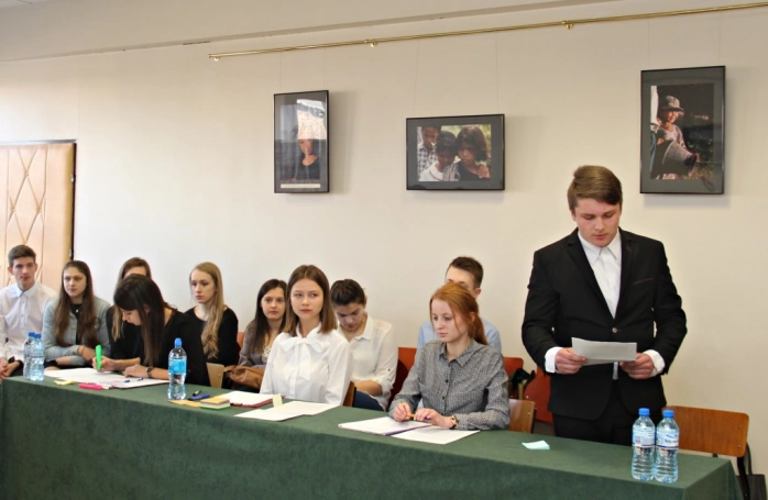 Zdjęcie nr 21 z galerii Złoty Argument w rękach uczniów z Zawiercia - finał II Otwartego Turnieju Debat Oxfordzkich