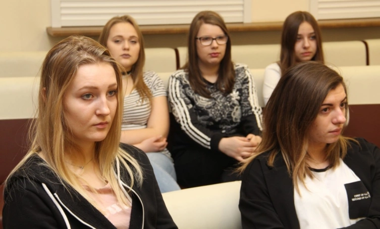 Zdjęcie nr 37 z galerii Złoty Argument w rękach uczniów z Zawiercia - finał II Otwartego Turnieju Debat Oxfordzkich