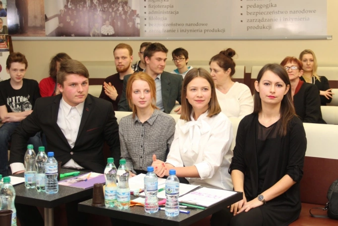 Zdjęcie nr 42 z galerii Złoty Argument w rękach uczniów z Zawiercia - finał II Otwartego Turnieju Debat Oxfordzkich