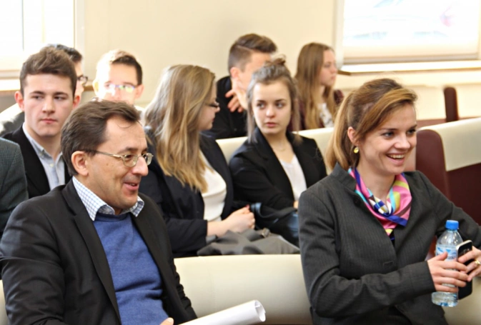 Zdjęcie nr 44 z galerii Złoty Argument w rękach uczniów z Zawiercia - finał II Otwartego Turnieju Debat Oxfordzkich