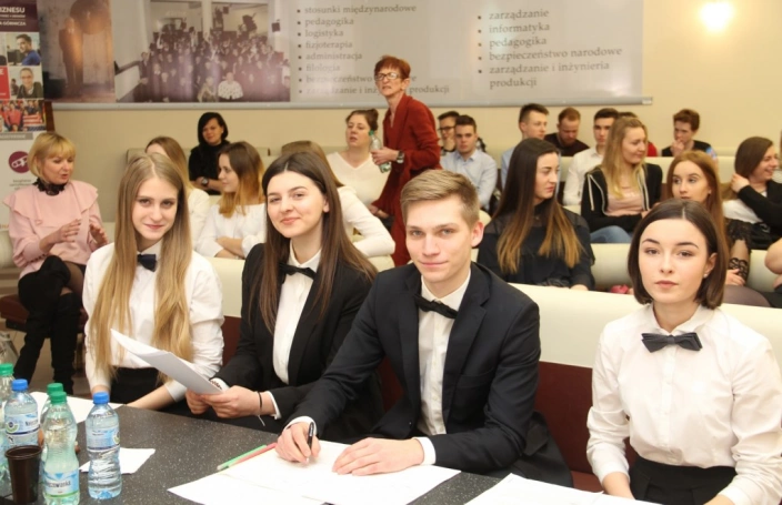 Zdjęcie nr 47 z galerii Złoty Argument w rękach uczniów z Zawiercia - finał II Otwartego Turnieju Debat Oxfordzkich