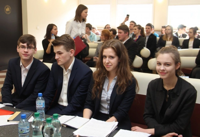 Zdjęcie nr 48 z galerii Złoty Argument w rękach uczniów z Zawiercia - finał II Otwartego Turnieju Debat Oxfordzkich