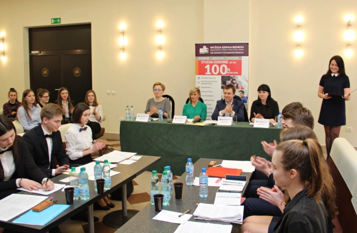 Zdjęcie nr 49 z galerii Złoty Argument w rękach uczniów z Zawiercia - finał II Otwartego Turnieju Debat Oxfordzkich