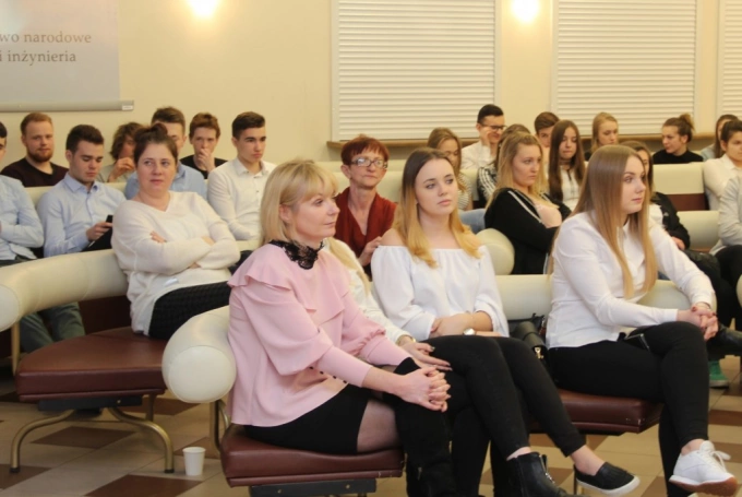Zdjęcie nr 51 z galerii Złoty Argument w rękach uczniów z Zawiercia - finał II Otwartego Turnieju Debat Oxfordzkich