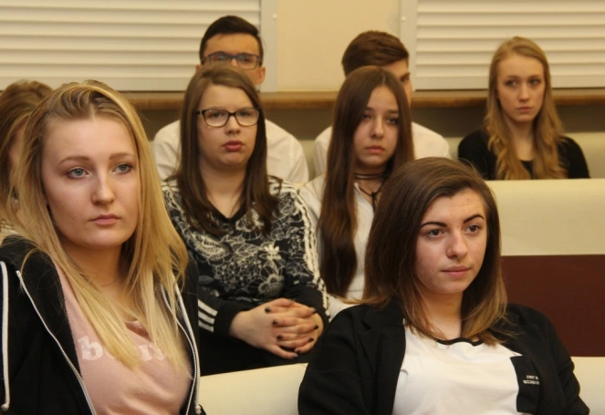 Zdjęcie nr 53 z galerii Złoty Argument w rękach uczniów z Zawiercia - finał II Otwartego Turnieju Debat Oxfordzkich