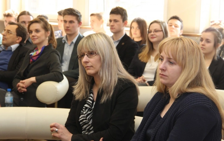 Zdjęcie nr 54 z galerii Złoty Argument w rękach uczniów z Zawiercia - finał II Otwartego Turnieju Debat Oxfordzkich