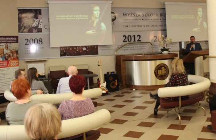 Zdjęcie nr 16 z galerii W Wyższej Szkole Biznesu w Dąbrowie Górniczej... czujemy bluesa! Drugi dzień XIII Festiwalu Nauki za nami!
