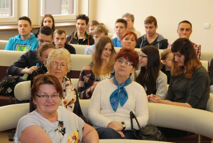 Zdjęcie nr 20 z galerii W Wyższej Szkole Biznesu w Dąbrowie Górniczej... czujemy bluesa! Drugi dzień XIII Festiwalu Nauki za nami!