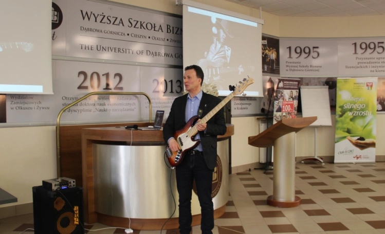 Zdjęcie nr 32 z galerii W Wyższej Szkole Biznesu w Dąbrowie Górniczej... czujemy bluesa! Drugi dzień XIII Festiwalu Nauki za nami!
