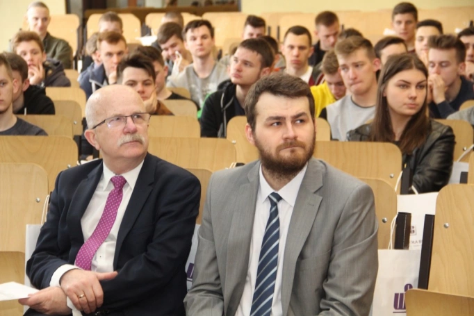 Zdjęcie nr 8 z galerii Tydzień Umiejętności Zawodowych w Wyższej Szkole Biznesu w Dąbrowie Górniczej