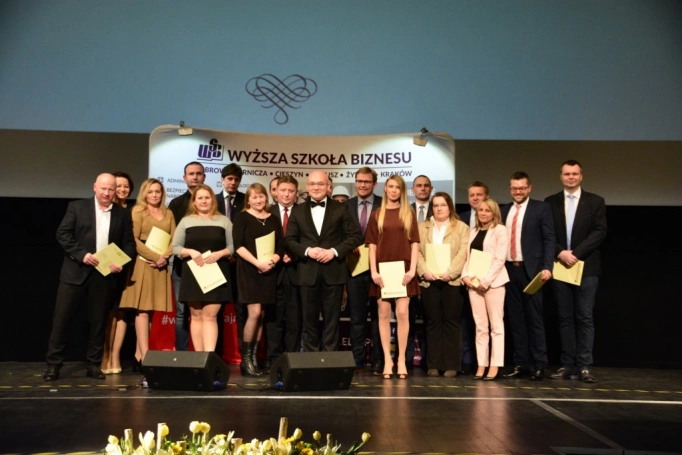 Zdjęcie nr 1 z galerii Gala wręczenia dyplomów absolwentom studiów podyplomowych - Pałac Kultury Zagłębia