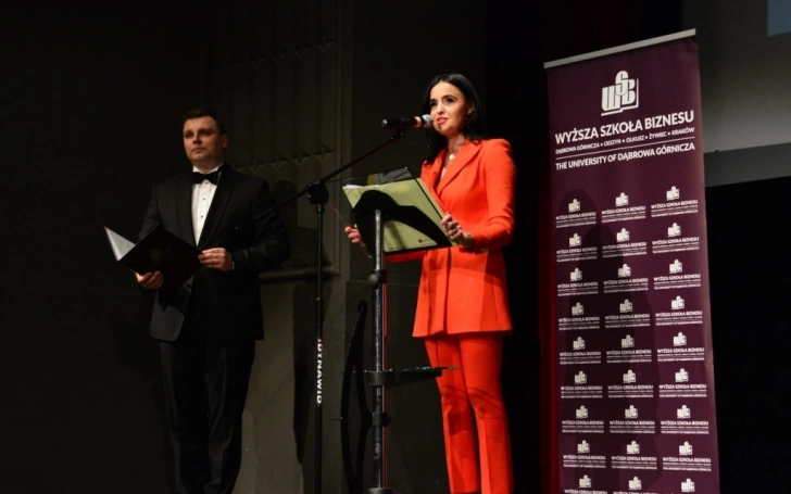 Zdjęcie nr 6 z galerii Gala wręczenia dyplomów absolwentom studiów podyplomowych - Pałac Kultury Zagłębia