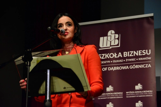 Zdjęcie nr 9 z galerii Gala wręczenia dyplomów absolwentom studiów podyplomowych - Pałac Kultury Zagłębia
