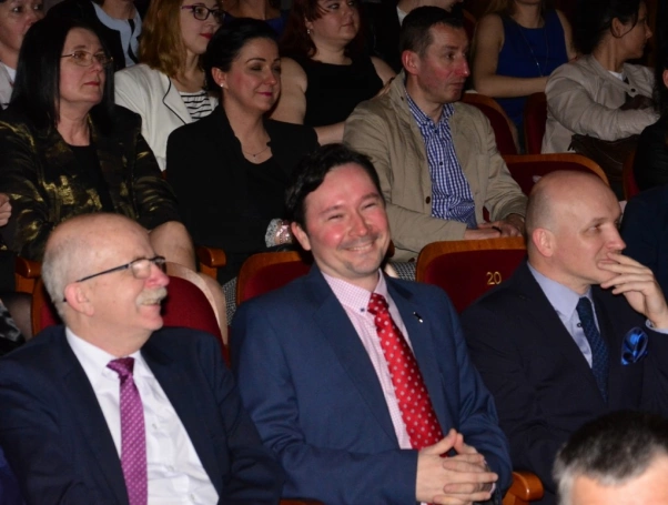 Zdjęcie nr 4 z galerii Gala wręczenia dyplomów absolwentom studiów podyplomowych - Pałac Kultury Zagłębia