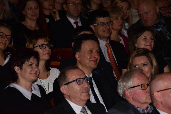 Zdjęcie nr 7 z galerii Gala wręczenia dyplomów absolwentom studiów podyplomowych - Pałac Kultury Zagłębia