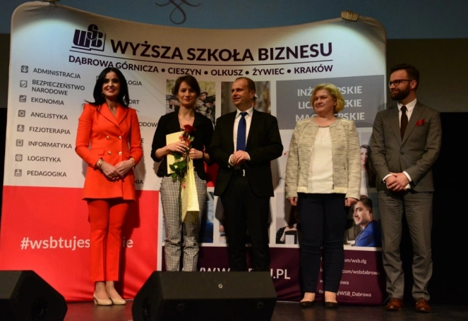 Zdjęcie nr 13 z galerii Gala wręczenia dyplomów absolwentom studiów podyplomowych - Pałac Kultury Zagłębia
