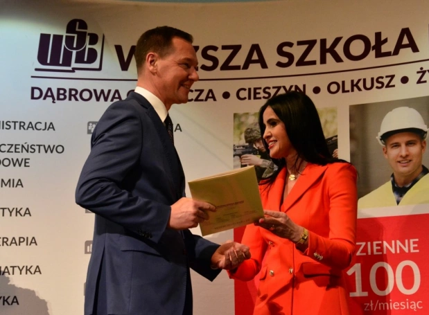 Zdjęcie nr 14 z galerii Gala wręczenia dyplomów absolwentom studiów podyplomowych - Pałac Kultury Zagłębia